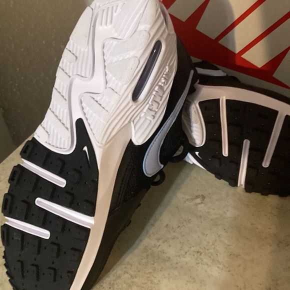 - NWT ladies Nike Air Max Excee athletic shoe in size 6 - Picture 8 of 10